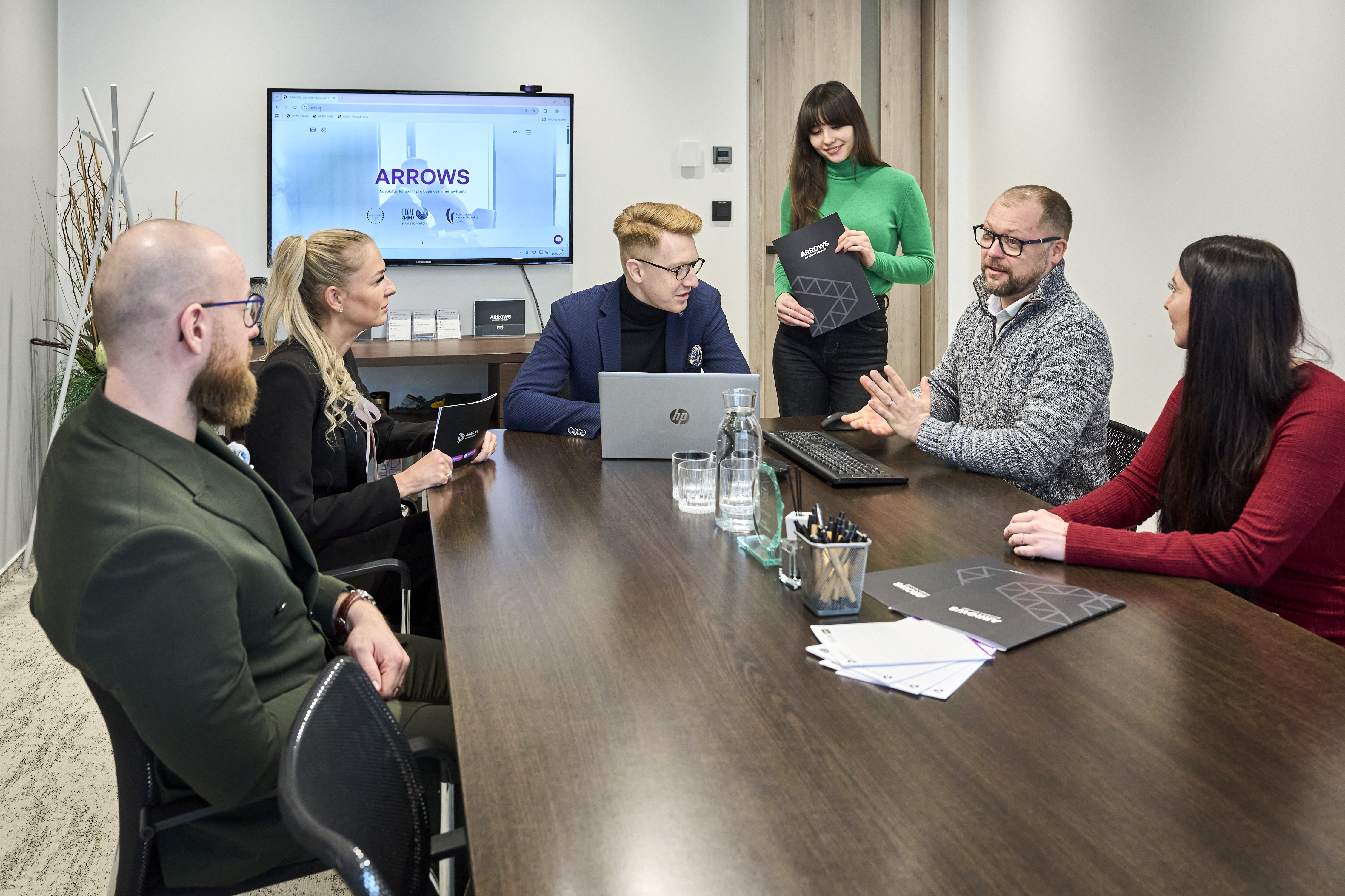 In the image, we see a specialist consulting on apartment renovation works.