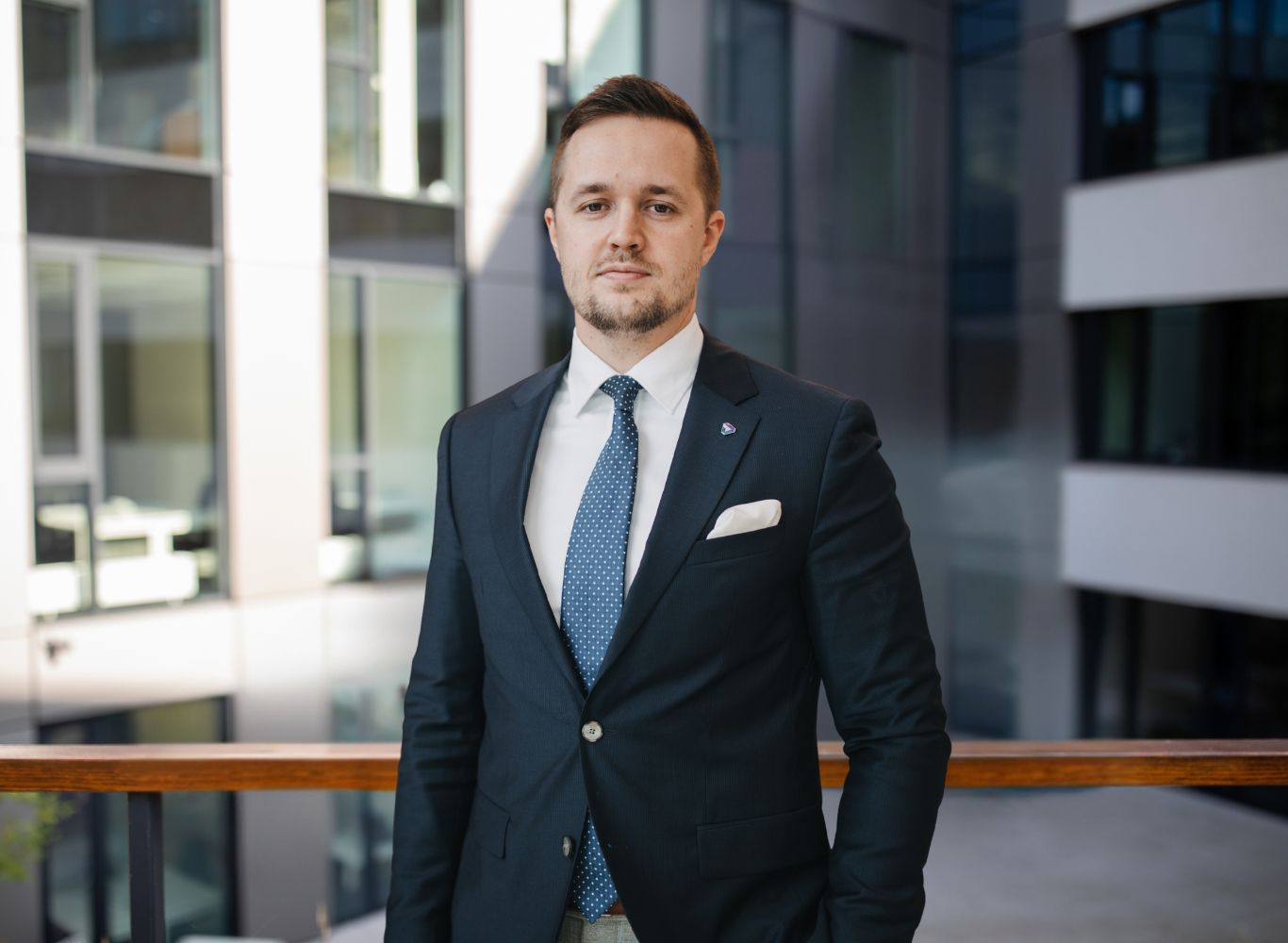 The photograph depicts an expert addressing issues related to AML compliance.